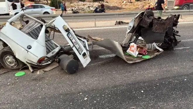 Bariyere Çarpan Araç Faciasında Bir Ölü, Bir Yaralı!