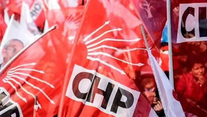 CHP İlçe Kongreleri Yine Ertelendi: Ataşehir, Esenyurt ve Sarıyer'de Neler Oluyor?