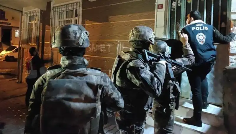Türkiye'de 8 İl'de Bahis ve Kara Para Operasyonu: 500 Milyon Lira Ele Geçirildi
