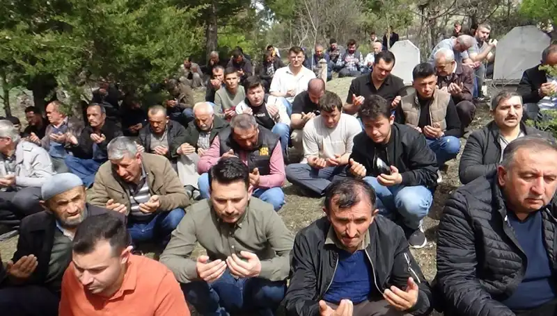 Bir Köy, Sevgilisi Gibi Uğurladığı Genç İle Gözyaşlarına Boğuldu