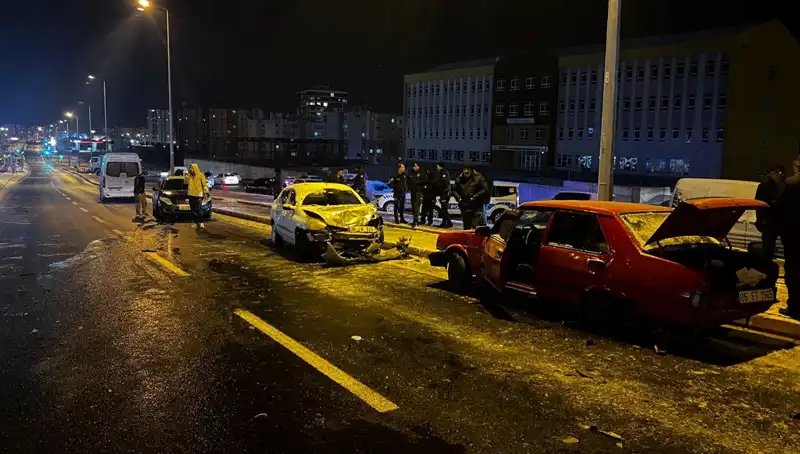 Kayseri'de Trafik Kazası: 11 Araç Birbirine Girdi, Yaralılar Var!