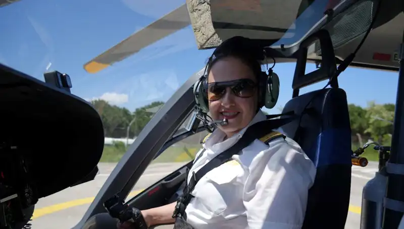 Türkiye’nin İlk Kadın Ambulans Helikopter Pilotu, Yer Çekimine Meydan Okuyor!