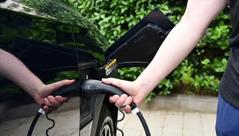 ABD, İngiltere Elektrikli Araç Üreticilerine Gümrük Vergileriyle Mücadelede Destek Sağlıyor