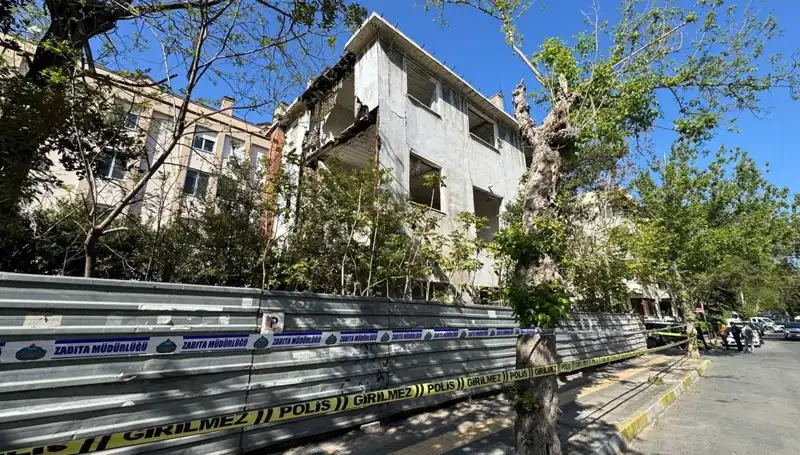 Bakırköy'de Metruk Bina Depremle Kısmen Çöktü: Olayın Detayları ve Önlemler