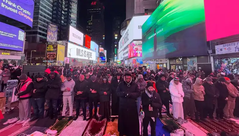 New York Times Meydanı’nda Tarihi Teravih Namazı Geleneği