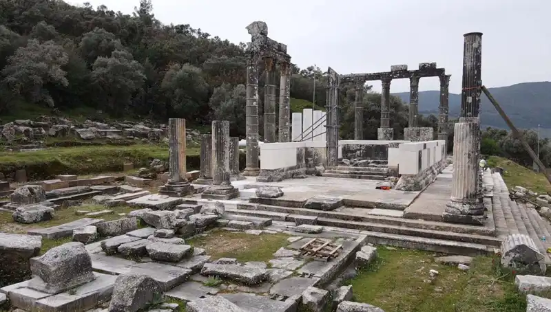 Zeus Tapınağı’ndaki Restorasyon Çalışmaları Tarihe Tanıklık Ediyor