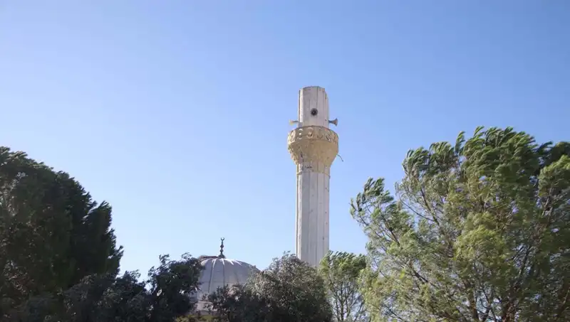 Muğla'da Fırtına Neden Oldu: Minare Külahı ve Çatılar Uçtu!