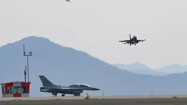Güney Kore'de Savaş Uçağı Tatbikatta Kaza ile Köyü Bombaladı