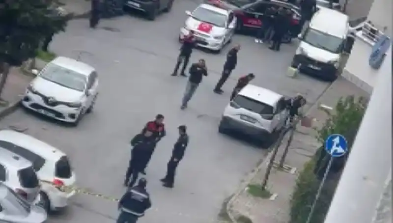 Yolda Yürüyen Genç Adam Kurşun Yağmuruna Tutuldu: Detaylar Şoke Edici!