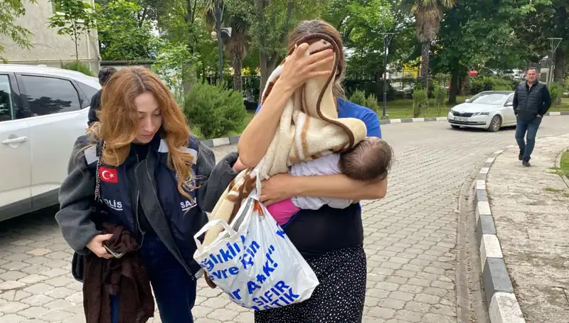 Eşini Evde Bulup Hırsızlık Yapan Kadın Yakalandı!