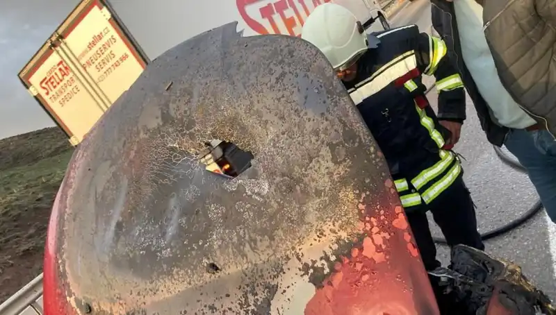 Seyir Halindeki Otomobil Alev Alev Yandı: Son Dakika Gelişmeleri