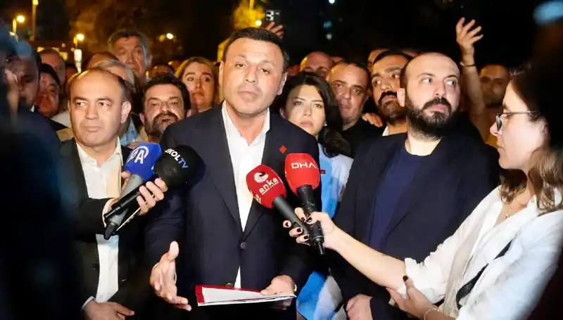 CHP İstanbul İl Başkanı Özgür Çelik, Mahkemede Kamuoyuna Açıklamalarda Bulundu
