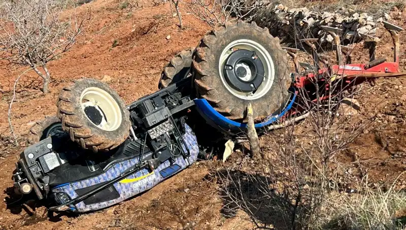 Siirt'te Devrilen Traktör Kazası: Sürücü Hayatını Kaybetti