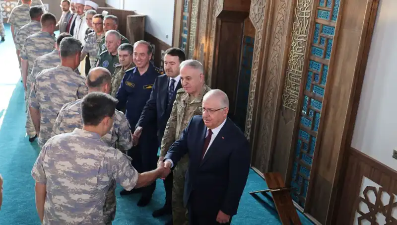 Yaşar Güler, Mehmetçikle Ramazan Bayramı'nda Bir Araya Geldi