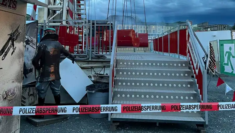 Salıncak Çarpması: Reklam Direkleri Facianın Eşiğinden Dönmekte!