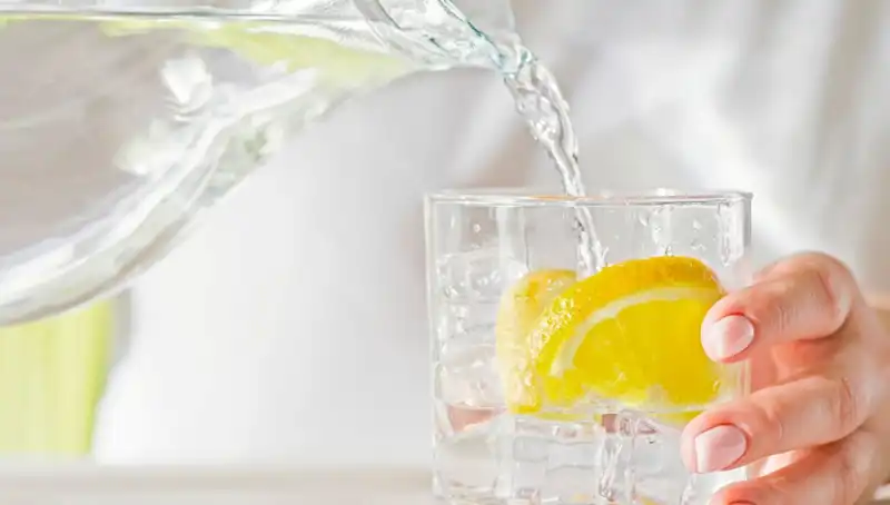 Limonlu Su Tüketmenin 8 Şaşırtıcı Faydası: Vücudunuza Ne Oluyor?