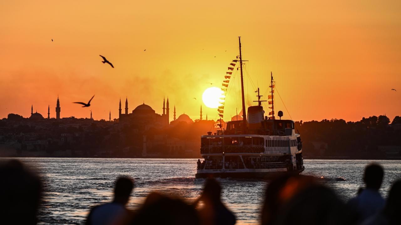 Türkiye 2021'de Turizm Geliri Rekoru Kırdı