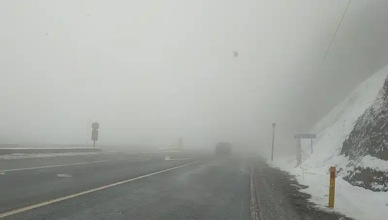 Bolu Dağı'nda Kar ve Sis Nedeniyle Ulaşım Zorlaştı!