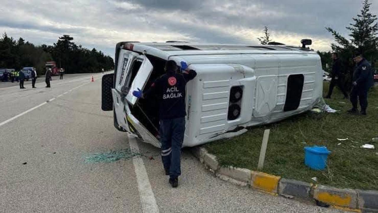 Okul Servisi ile Tır Çarpıştı: Balıkesir'de 8 Öğrencinin Durumu Ağır