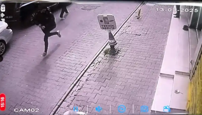 İstanbul'da Şok Eden Silahlı Saldırı: Kurbanın Durumu Kritik!