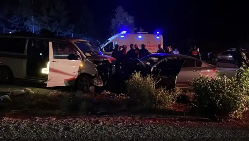 Ters Yön Faktörüyle İki Araç Çarpıştı: Korkunç Kaza!