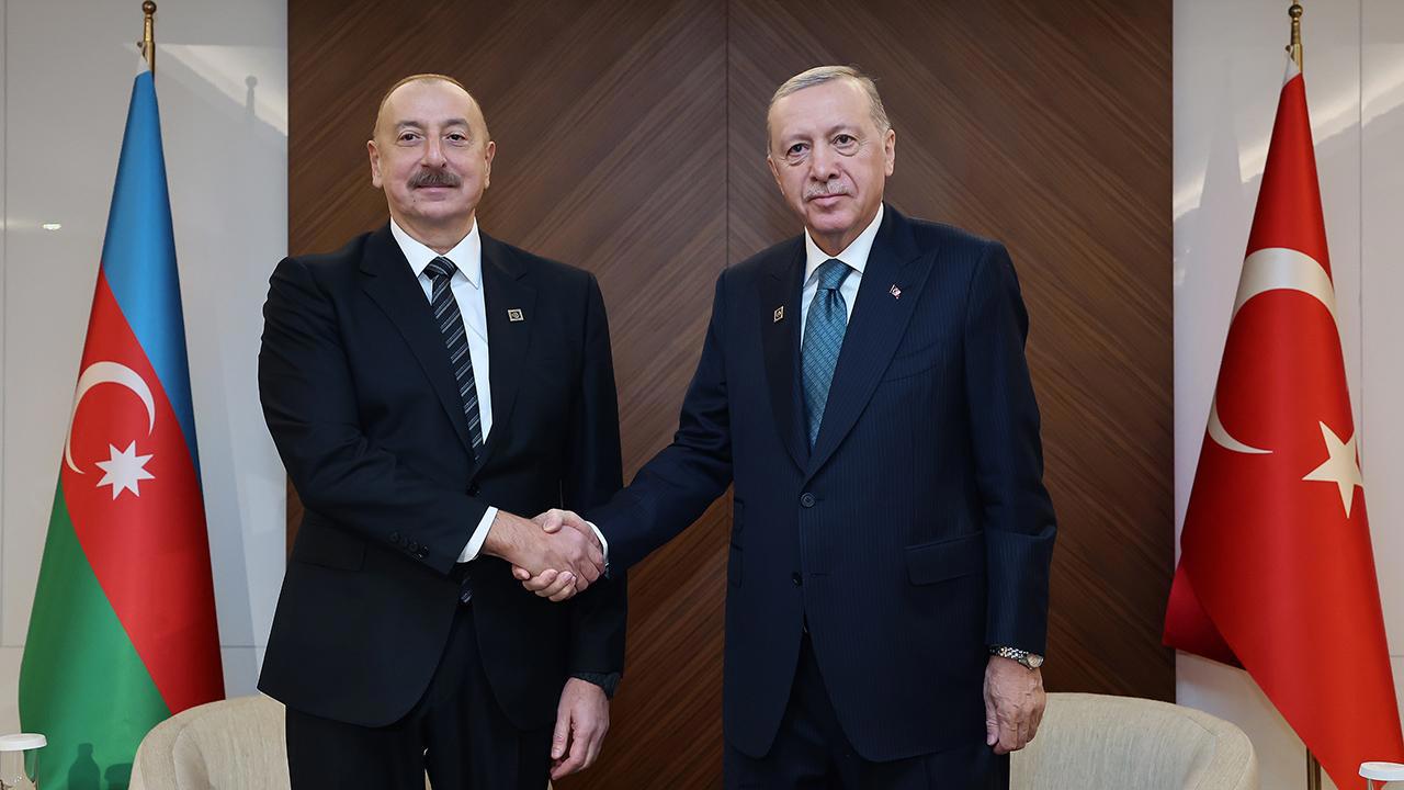 Cumhurbaşkanı Erdoğan, Aliyev ile Cumhurbaşkanlığı Sarayı'nda Bir Araya Geldi