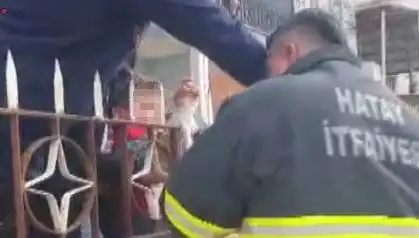 Hatay'da Şok Eden Olay: Çocuğun Koluna Demir Korkuluk Saplandı!