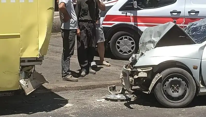 Halk Otobüsü ile Otomobil Çarpıştı: Korkutan Kaza Detayları