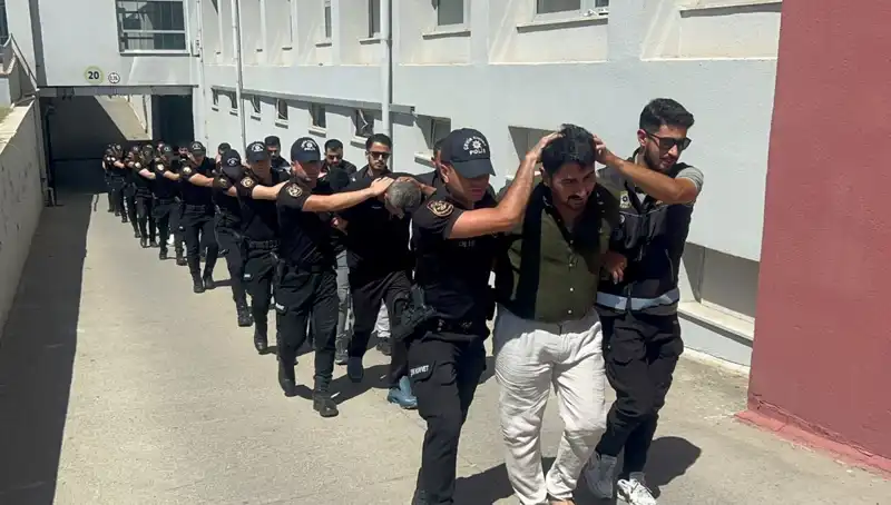 Adana’da 825 Kilo Eroin Ele Geçirildi: Soruşturma Derinleşiyor!
