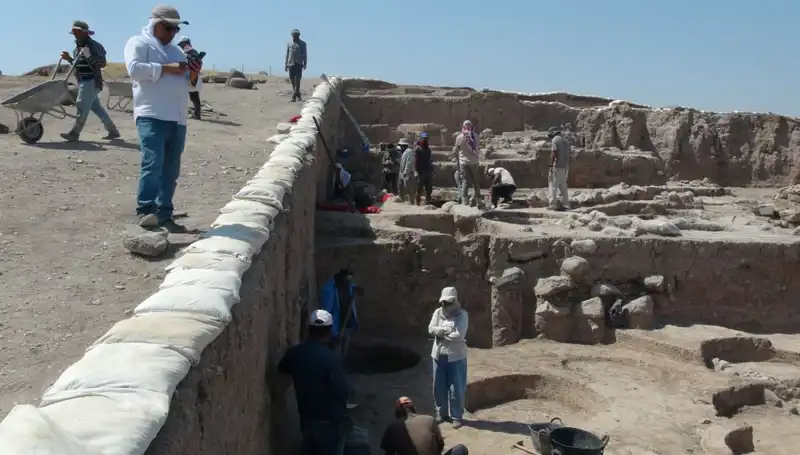 Kilis'teki Oylum Höyük'te Kazı Çalışmaları Devam Ediyor: Sıcak Havalara Rağmen Tarih Keşfediliyor