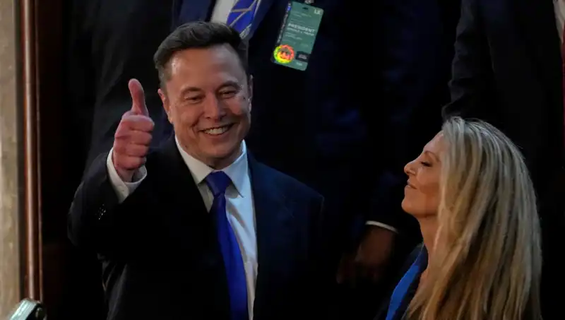 Elon Musk'tan Ukrayna'ya Seçim Çağrısı: Zelenski'nin Kayıp İhtimaliyle İlgili Uyarı