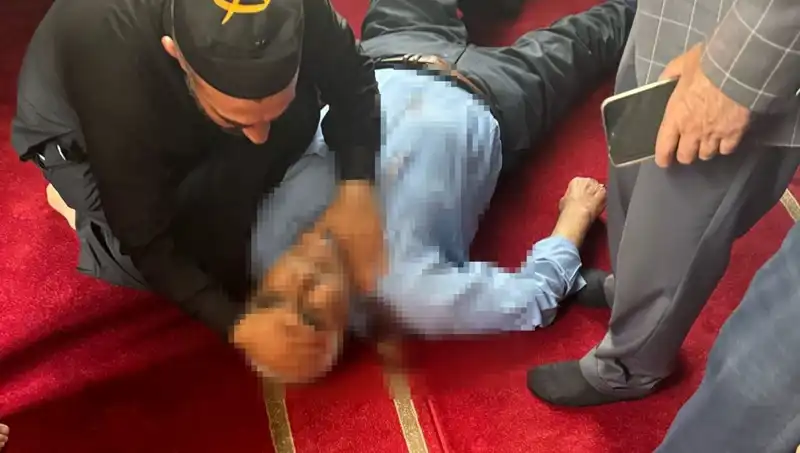 Camide Namaz Kılan Gencin Bıçaklanması, Toplumda Şok Etkisi Yarattı
