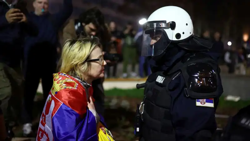 Sırbistan’da Protestolarda Yasaklı Sonik Silah Kullanımı Tartışmalara Neden Oldu