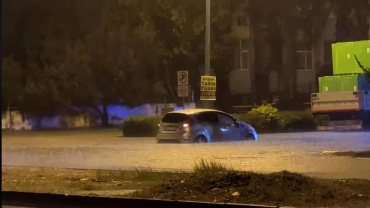 Aydın'da Sağanak Yağış: Evler ve Yollar Sular Altında