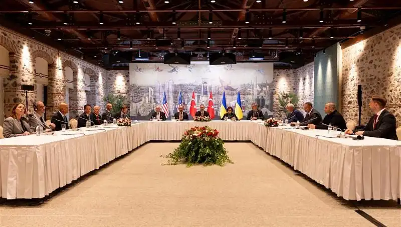 Barış Masasında Kritik Gelişme: Üçlü Toplantı Başladı