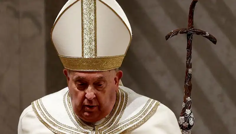 Vatikan'da Endişeler Büyüyor: Papa Francis Hastanede Bekliyor