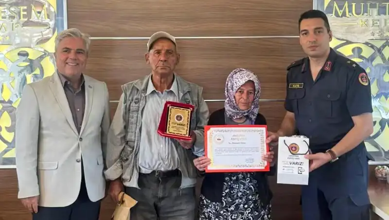 Tek Varlıklarını Bağışlayarak Duygulandıran Aile, Jandarmaya Örnek Oluyor