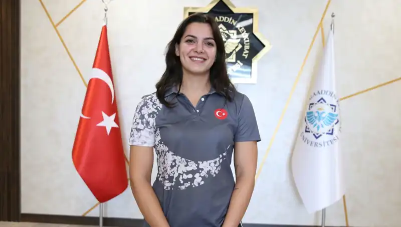 Altın Madalya Sahibi Esra, Dünya Şampiyonluğu İçin Hedef Belirledi