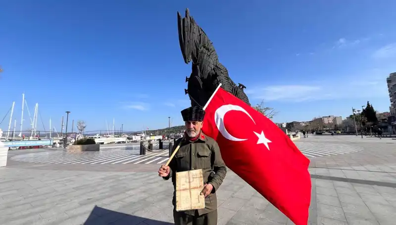 7 Yıldır İstanbul'dan Çanakkale'ye Yürüyüş: Şehitlere Saygı Duruşu