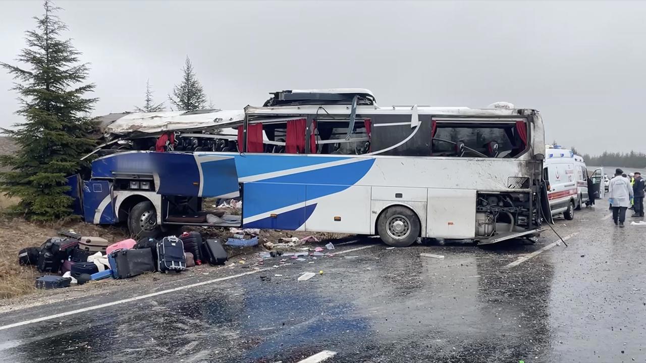 Eskişehir'de Yolcu Otobüsü Devrildi: 1 Ölü, 41 Yaralı