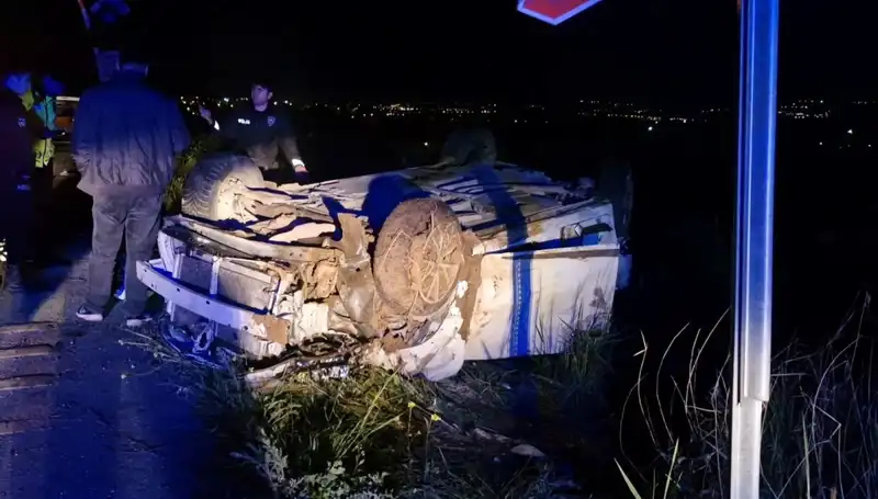 Otomobil Şarampole Devrildi: Korkunç Kazada 1 Ölü, 3 Yaralı!