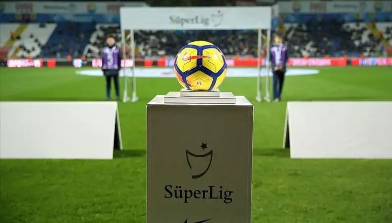 Süper Lig'de 2025 Pazar Ateşi: Heyecan Doruğa Ulaşıyor!