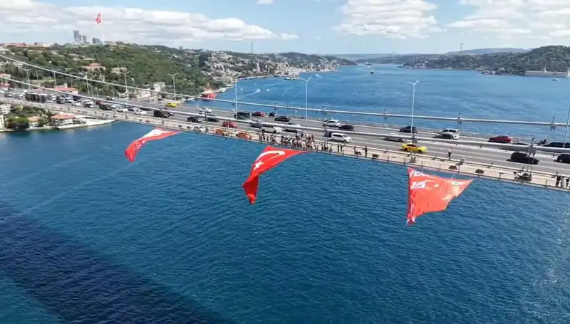 Türk Bayrağıyla Donatılan Köprü, Vatandaşların Gurur Kaynağı Oldu