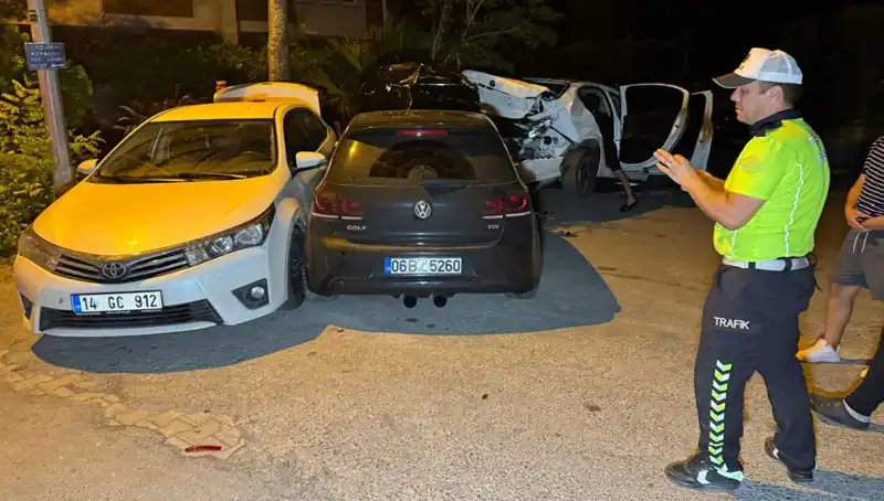 Alkollü Sürücü Sokağı Kana Buladı, Üç Araç ve Çok Sayıda Yaralı Var!
