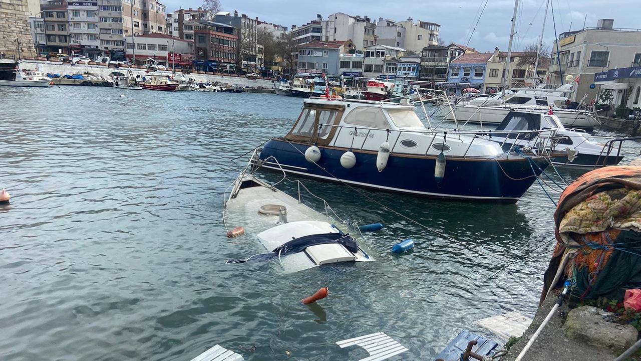 Çanakkale'de Kuvvetli Yağış Sonrası 8 Metrelik Tekne Battı