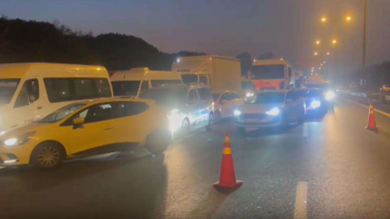 TEM Otoyolu'nda Tanker Kamyonunun Çarpması Trafikte Kaosa Neden Oldu