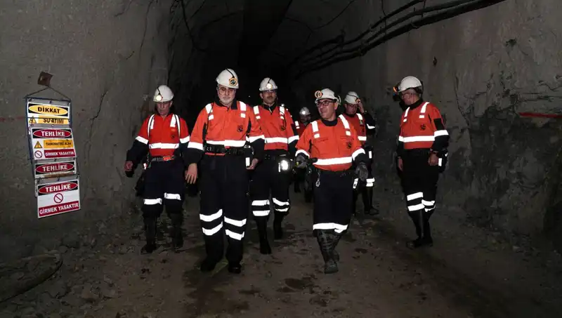 Bakan Işıkhan Yer Altındaki Altın Madeninde Kritik İncelemelerde Bulundu