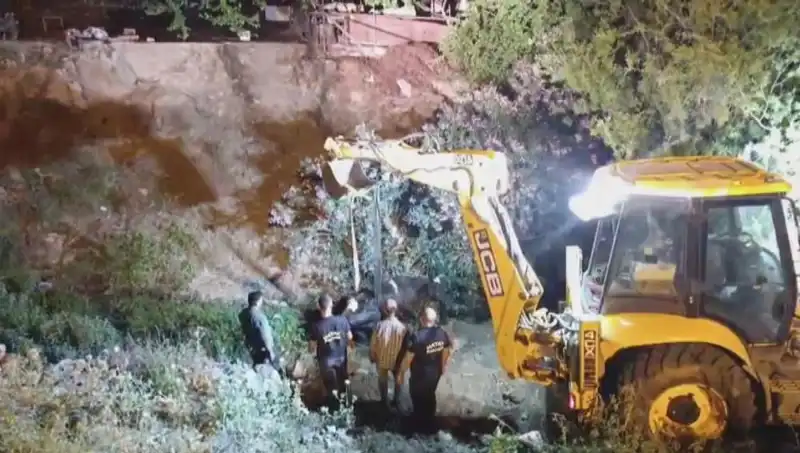 Hatay'da İneğe Kurtarma Operasyonu: Bir Kahramanlık Hikayesi