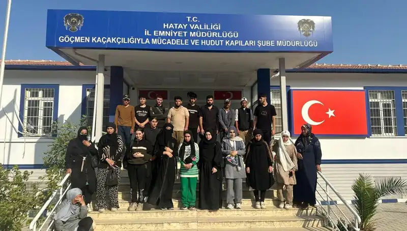 24 Göçmen Minibüste Yakalandı: Sınır Güvenliği Alarm Verdi