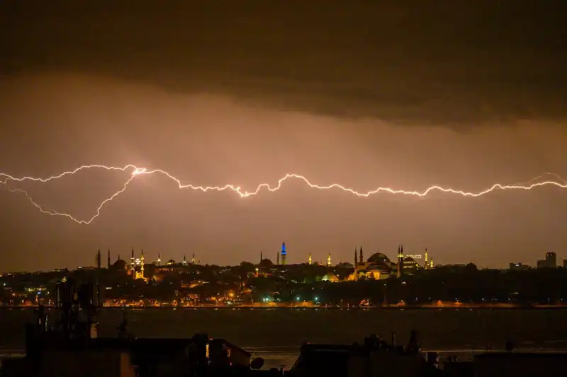 İstanbul'da Hava Durumu Alarmı: Sıcaklık Aniden Düşecek ve Kar Geliyor!